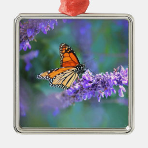 Adorno Metálico Mariposa monarca en flor de lila púrpura