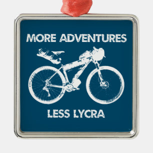 Adorno Metálico Más aventuras Menos el Bikepacking en Lycra