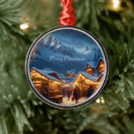 Adorno Metálico Mercado de navidades en las montañas - personaliza<br><div class="desc">Este Ornament cuenta con un pueblo profundo y nevado en las montañas por la noche. La gente camina densamente vestida por el mercado de Navidades,  iluminado por las festividades. ¡Un motivo romántico para todos los que aman a los Navidades! Bonito,  personalizado,  pequeños Navidades regalo para cualquiera!</div>