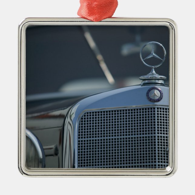 Adorno Metálico Mercedes antigua 4 (Frente)