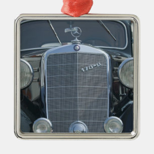 Adorno Metálico mercedes antiguo 2