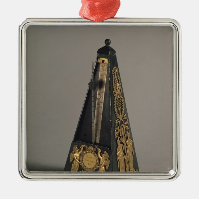 Adorno Metálico Metrónomo piramidal, 1815 (Frente)