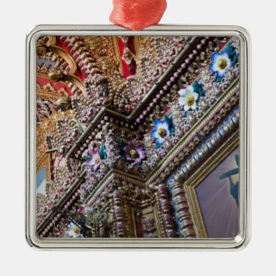 Adorno Metálico México, Querétaro. Detalle dentro de católico o