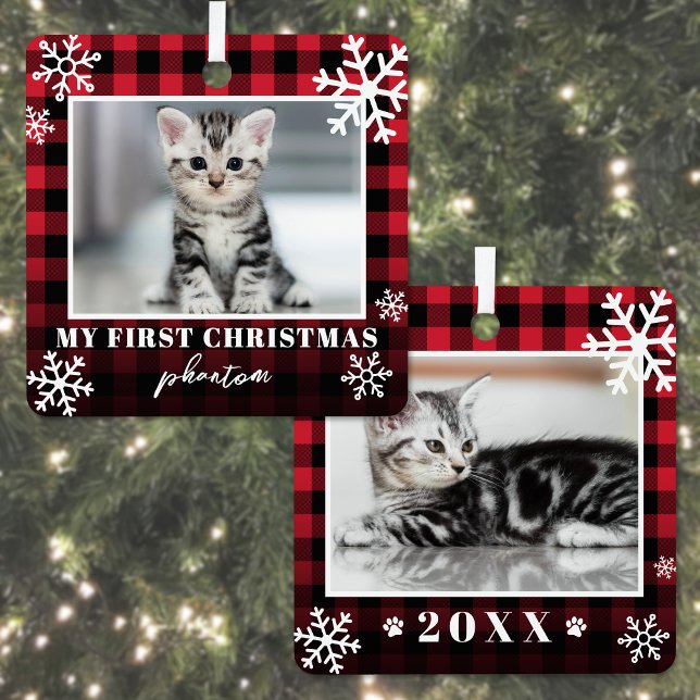 Adorno Metálico Mi primera foto de gato a cuadros de Navidad (My First Christmas Red Plaid Cat Photo Metal Ornament )