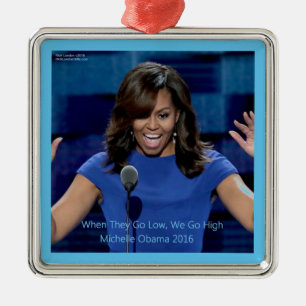 Adorno Metálico Michelle Obama "Nosotros Vamos Alto" de Colección