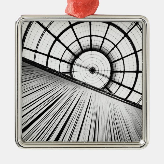 Adorno Metálico Milán Italia, exhibición en la Galería (Frente)