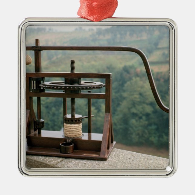 Adorno Metálico Modelo de funcionamiento de una prensa verde oliva (Frente)