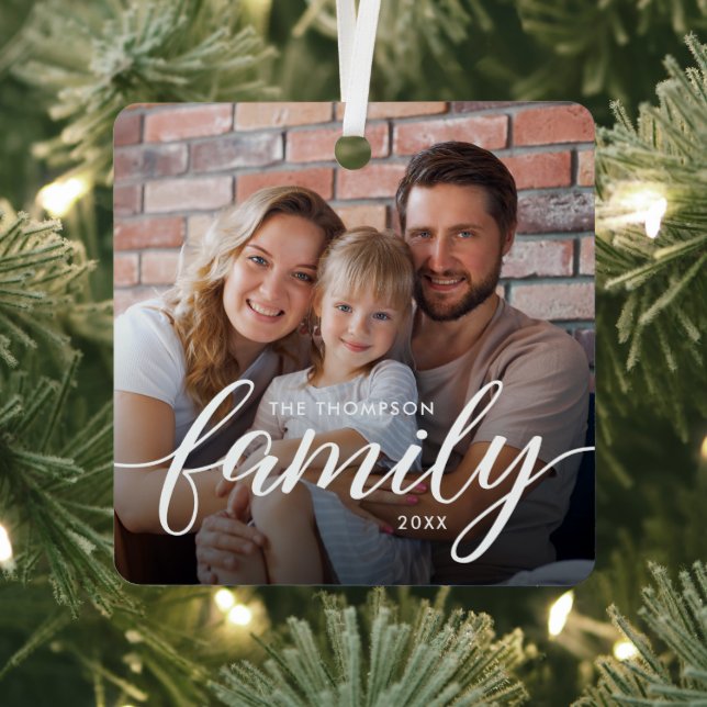 Adorno Metálico Modern Script Family Photo Christmas Personalized (in situ)