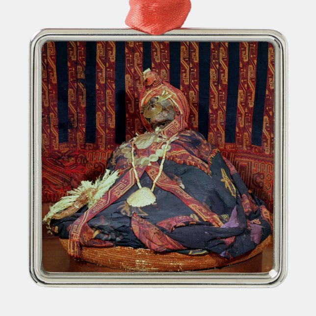 Adorno Metálico Momia peruana del cementerio de Paracas (Frente)