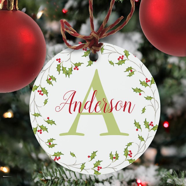 Adorno Metálico Monograma del hollín rojo de vacaciones clásicas d (Simple Christmas holiday greenery holly berries monogram metal ornament)