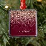 Adorno Metálico Monograma del Purpurina de oro rosa de Rubor en Bo<br><div class="desc">Oro Rosa - Nombre del Monograma Rubor Rosa y Borgoña Purpurina y Ornamento de Navidad Inicial. Esto hace que el dulce perfecto cumpleaños 16,  boda,  ducha de novia,  aniversario,  ducha de bebé o fiesta de soltera sea regalo para alguien que ama el lujo glam y los estilos de moda.</div>