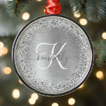 Adorno Metálico Monograma del Purpurina Metalizado cepillado de pl<br><div class="desc">Personalice fácilmente este diseño de moda de flancos de nieve enmarcado en el adorno navideño con un purpurina brillante de plata de bonito sobre un fondo metálico cepillado de plata.</div>