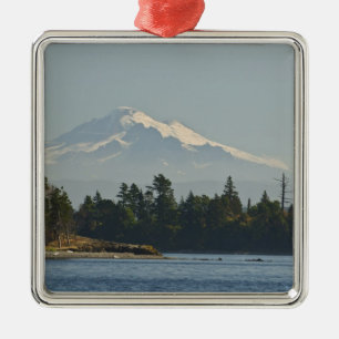 Adorno Metálico Mount Baker domina el paisaje