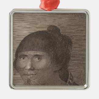 Adorno Metálico Mujer de Oonalashka, Alaska