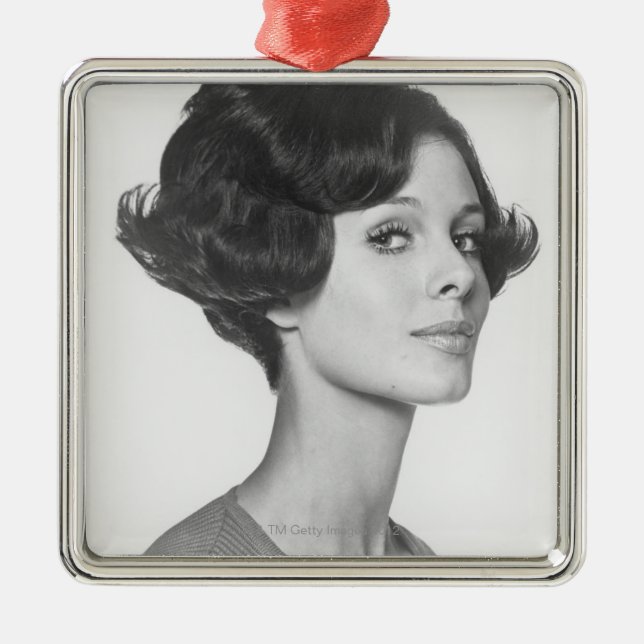 Adorno Metálico Mujer joven (Frente)