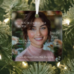 Adorno Metálico Mujer más bella viva<br><div class="desc">Celebra a tu esposa, novia o pareja con un gesto romántico e inolvidable usando nuestro adorno de portada de revista con el titular "La mujer más bella viva". Perfecto para el Día de San Valentín, cumpleaños, aniversarios, o simplemente para mostrar su aprecio, este adorno es una manera sincera de honrar...</div>