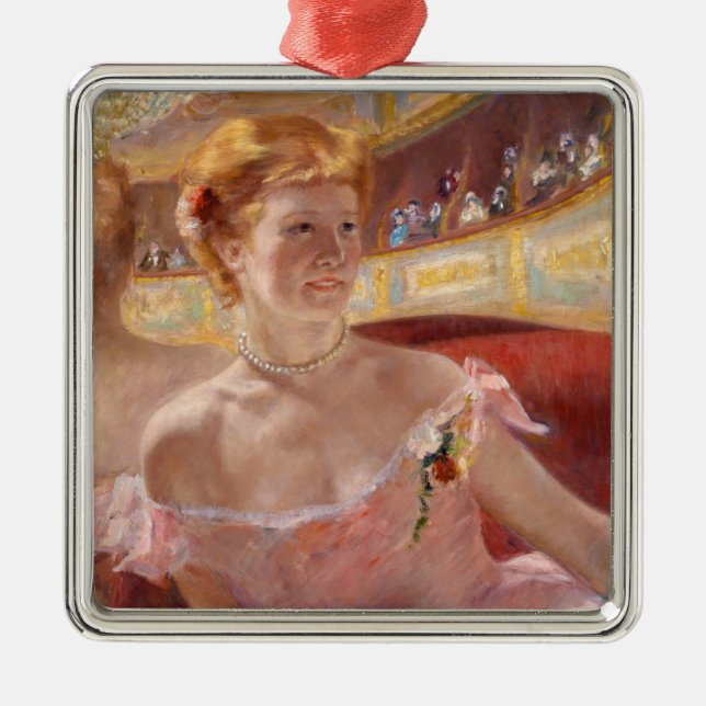 Adorno Metálico Mujer norteamericana con collar de perla y vestido (Frente)