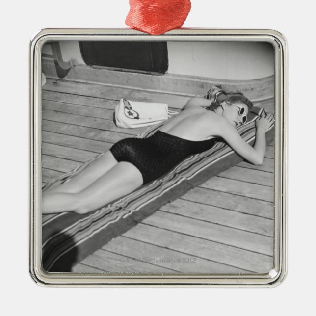 Adorno Metálico Mujer que broncea de Sun (Frente)