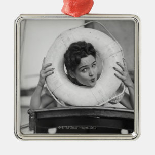 Adorno Metálico Mujer que presenta 3