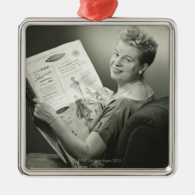 Adorno Metálico Mujer que se sienta en silla (Frente)