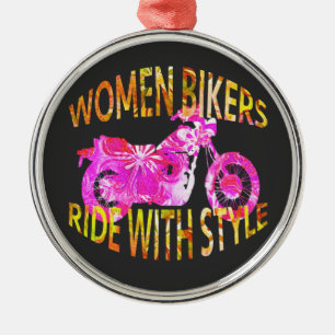 Adorno Metálico Mujeres motociclistas conducen con estilo batik de