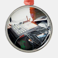 Música de mezcla de EDM DJ en una demostración