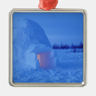 Adorno Metálico NA, Canadá, Manitoba, Churchill. Igloo ártico