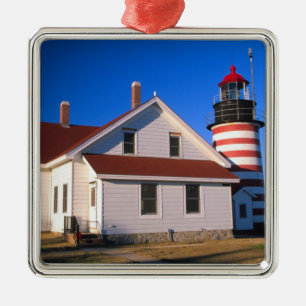Adorno Metálico NA, EE. UU., Maine.  Faro de West Quoddy cerca