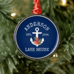 Adorno Metálico Nautical Lake House Anchor Winter Floral Blue<br><div class="desc">Nautical Lake House Nombre Familia Ornamento Azul de la Marina. La decoración es de estilo Art Nouveau y está decorada con Watercolor Floral,  con poinsettias rojas,  pinos y otras hermosas zonas verdes invernales.</div>