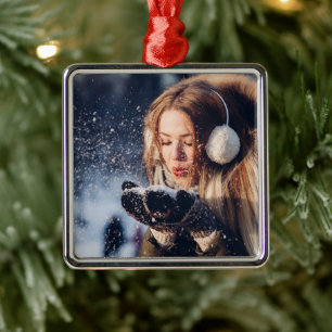 Adorno Metálico Navidades Chica de invierno sopla nieve en su mano