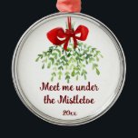 Adorno Metálico Navidades De Mistletoe Cita Romántica Divertida<br><div class="desc">Reunión divertida romántica con Navidades de citas de Mistletoe</div>