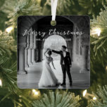 Adorno Metálico Navidades Elegantes de Fotografía Simple<br><div class="desc">Ornamento navideño moderno con un diseño simple con "Feliz Navidad" en un guión elegante sobre tu foto favorita.</div>