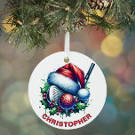 Adorno Metálico Navidades Golf Club & Ball Custom Name<br><div class="desc">¡Descansa tu temporada de fiestas con este adorno navideño festivo de golf! Con un club de golf y una pelota adornada con un gran sombrero de Santa, hojas holly y bayas rojas, este adorno es perfecto para que los amantes del golf celebren las vacaciones. Ya sea que estés decorando tu...</div>