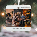 Adorno Metálico Navidades minimalistas Luego Había Cinco Familias<br><div class="desc">Recuerden la emoción de su creciente familia con los Navidades Minimalistas y luego hubo cinco ornamentos Metalizado familiares. Este elegante ornamento metalizado a prueba de chispas sirve como el recuerdo perfecto para la primera Navidad de tu familia de cinco años. Diseñado para mostrar dos preciadas fotos, captura la alegría de...</div>