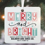 Adorno Metálico Navidades Personalizados De Madera Y Brillante Tre<br><div class="desc">Celebre la temporada con el Ornamento Metalizado de Navidades de Personalizado Merry y Bright Trendy Vintage, una mezcla festiva de encanto nostálgico y estilo moderno. Con un diseño caprichoso en tonos vivos de rosa, rojo y verde azulado, este adorno le aporta un toque colorido a su decoración de vacaciones. Perfecto...</div>