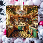 Adorno Metálico Navidades retro retro retro retro retro<br><div class="desc">Ornamento navideño personalizado. Acogedora y verde azulada casa de campo de estilo Kitsch vintage con decoración de vacaciones, luces de Navidad y albornoces retro. Les deseamos un Navidad acogedor y un feliz año nuevo. El texto posterior de este adorno de vacaciones puede ser personalizado, por lo que puede añadir su...</div>