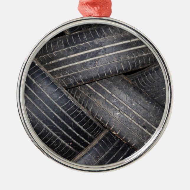 Adorno Metálico Neumáticos viejos para reciclar (Frente)