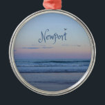 Adorno Metálico Newport Beach California Ocean Sunrise Blue<br><div class="desc">Newport Beach California Ocean Sunrise Blue Beautiful fotografía del amanecer de la playa de Newport. Podrás sentirte sentado en un lugar tranquilo, ya que el pájaro vuela por el aire y la brisa del océano fluye sobre tu cara. Escuche las ondas luminosas mientras entran y recuerde unas vacaciones que alguna...</div>