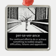 Niño adolescente montando longboard