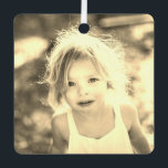 Adorno Metálico Niños simples Foto Keepsake Golden<br><div class="desc">Fácilmente diy y personalizar con sus propias imágenes este Personalizado Navidades simples de fotografía niños Keepsake vintage sepia dorada ornamento cerámico. Añadir cualquier formato fotográfico personalizado: vertical, horizontal, cuadrado. Crea tu propio obsequio de fotos de keepsake para la familia, los niños, los abuelos y los amigos. Diseñe su propia decoración...</div>