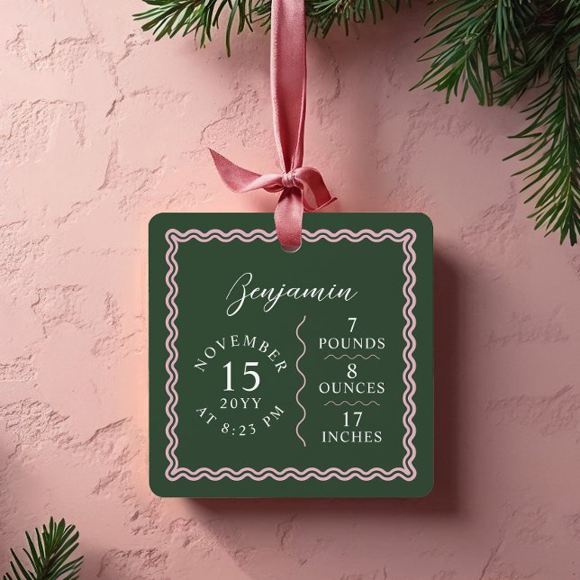 Adorno Metálico Nombramiento moderno ondulado del bebé guión Estad (Modern Wavy Baby Name Script Birth Stats Photo Metal Ornament)