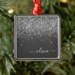 Adorno Metálico Nombre del monograma de la parrilla del Purpurina<br><div class="desc">Nombre del Monograma del Purpurina Plata y Gris (Gris) y Ornamento de Navidad Inicial. Esto hace que el dulce perfecto cumpleaños 16,  boda,  ducha de novia,  aniversario,  ducha de bebé o fiesta de soltera sea regalo para alguien que ama el lujo glam y los estilos de moda.</div>