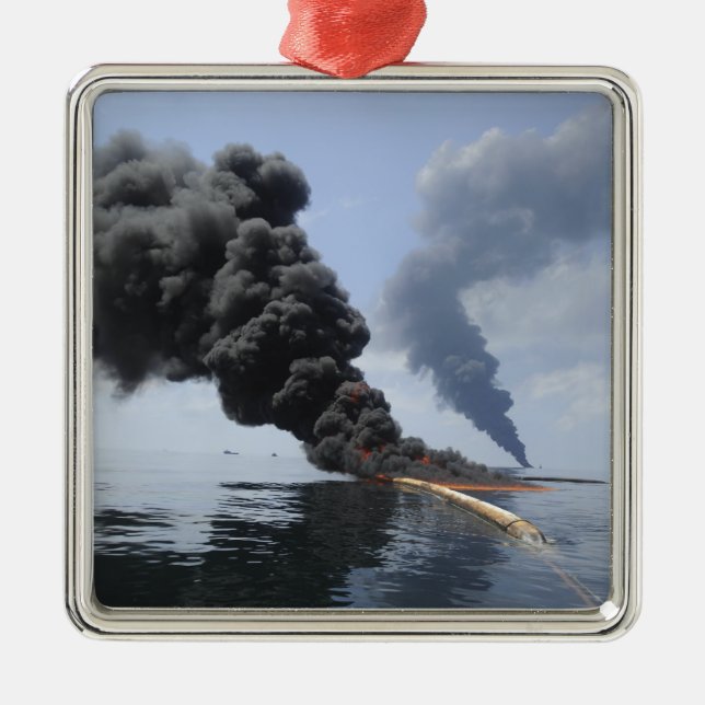 Adorno Metálico Nubes oscuras de humo y fuego emergen 3 (Frente)