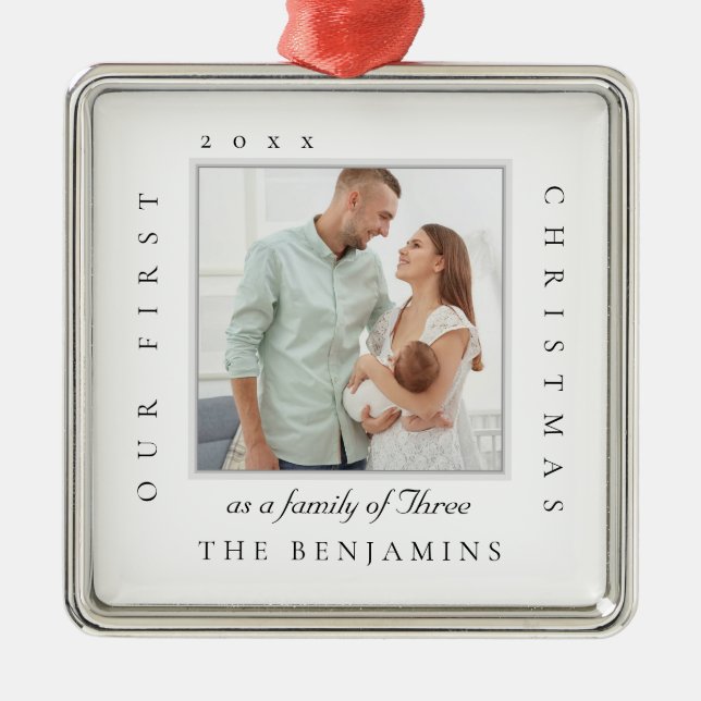 Adorno Metálico Nuestra Primera Navidad Como Familia De Navidades  (Frente)