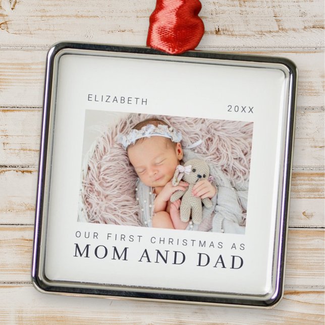 Adorno Metálico Nuestra primera Navidad como mamá y papá Moda mode (Subido por el creador)