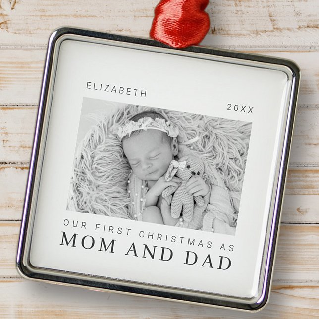 Adorno Metálico Nuestra primera Navidad como mamá y papá Moda mode (Subido por el creador)
