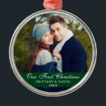 Adorno Metálico Nuestra primera pareja de navidad foto verde<br><div class="desc">Nuestra primera pareja de navidad foto Ornamento verde</div>