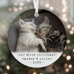 Adorno Metálico Nuestros primeros gatos de Navidad 2 o cualquier f<br><div class="desc">Celebra las simples alegrías de tus nuevos miembros peludos con un adorno metalizado de la ronda de fotos de personalizado 2. Las imágenes gatitas y todo el texto de esta plantilla son fáciles de personalizar y pueden ser diferentes o iguales en el frente y en el reverso. Si se prefiere,...</div>