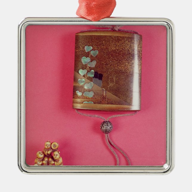 Adorno Metálico OICN de cuatro casos (Frente)