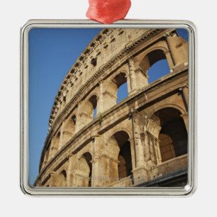 Adorno Metálico Opinión de ángulo bajo de Colosseum